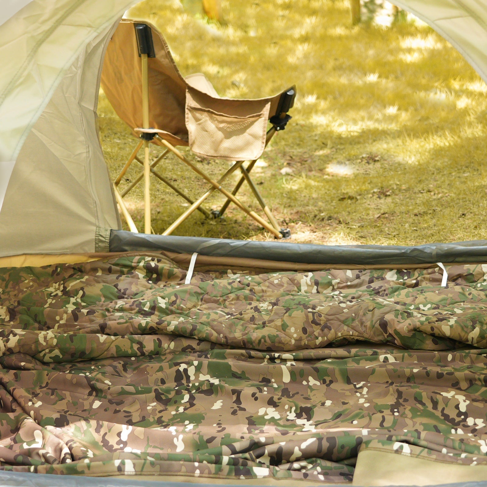 Experience Comfort and Versatility with Our Multi-functional Camouflage Quilt